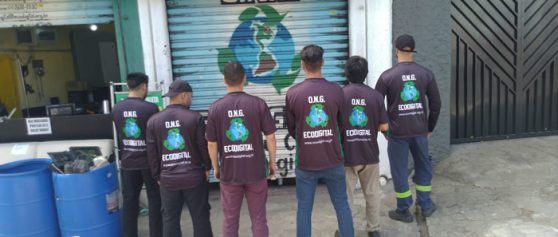 TIME DE VOLUNTARIOS E ALUNOS DA ECODIGITAL