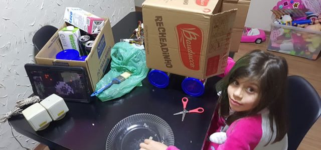 “Criança de 7 anos cria robot com lixo eletrônico doado pela ONG EcoDigital
